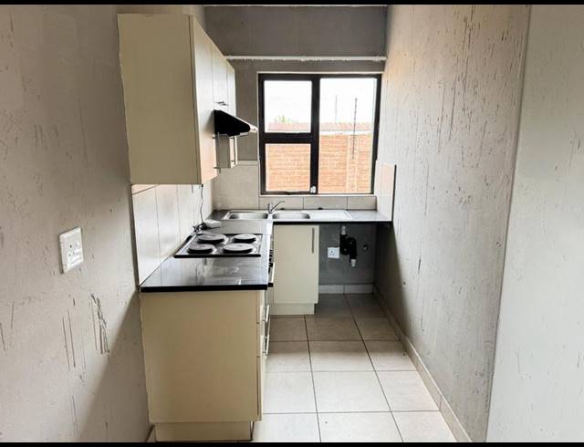 2 BEDROOM APARTMENT FOR SALE IN PROTEA GLEN